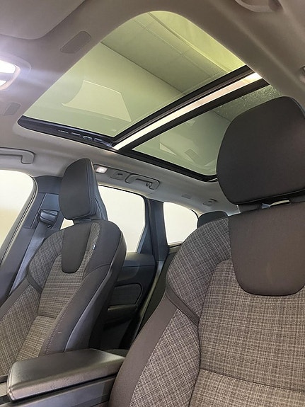 Volvo XC60 8 of 16