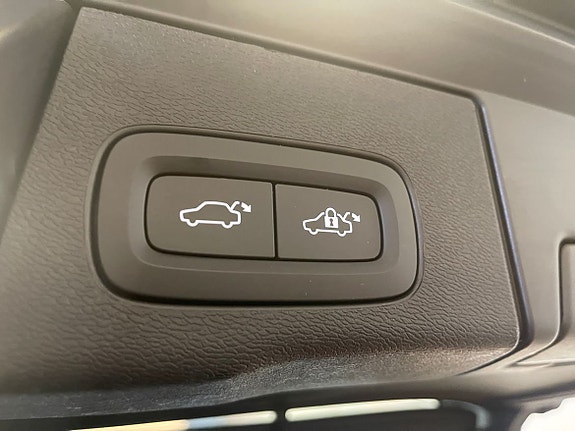 Volvo XC60 13 of 16
