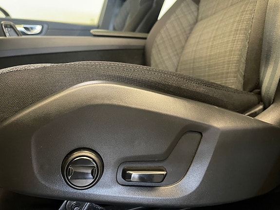 Volvo XC60 9 of 16