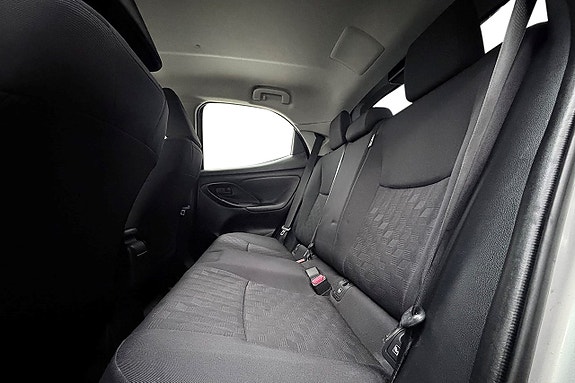 Toyota Yaris 12 of 26