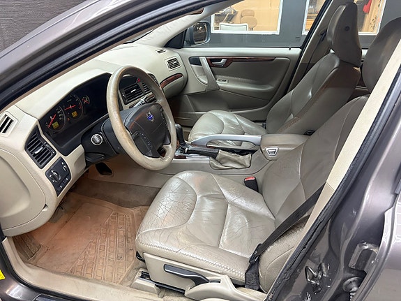 Volvo XC70 12 of 17