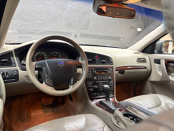 Volvo XC70 10 of 17