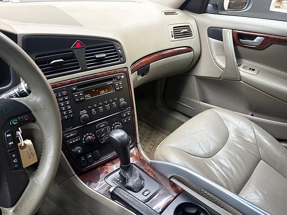 Volvo XC70 14 of 17