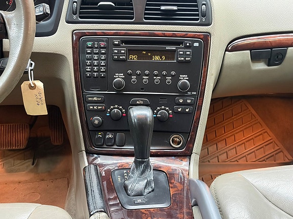 Volvo XC70 13 of 17