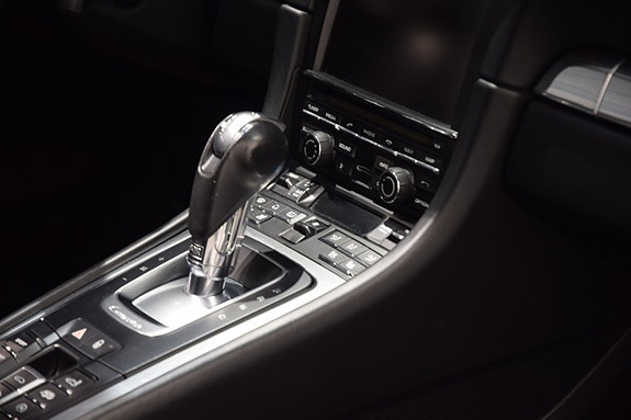 Porsche 911 Carrera 4S 16 of 17