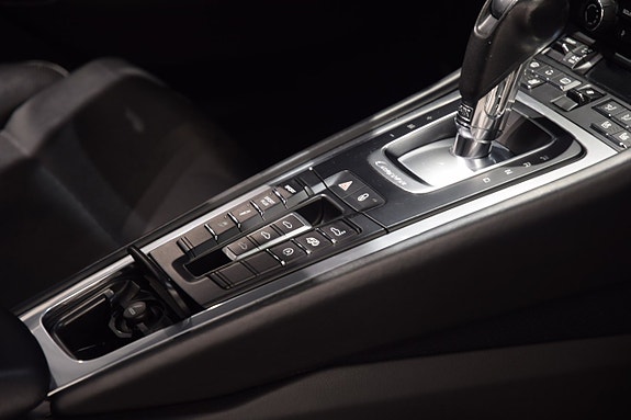 Porsche 911 Carrera 4S 15 of 17