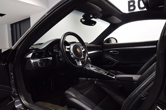Porsche 911 Carrera 4S 4 of 5