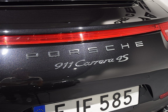 Porsche 911 Carrera 4S 17 of 17