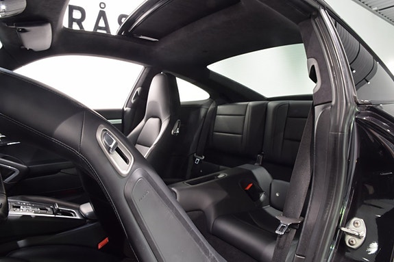 Porsche 911 Carrera 4S 10 of 17