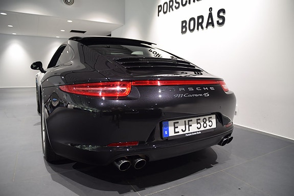 Porsche 911 Carrera 4S 11 of 17