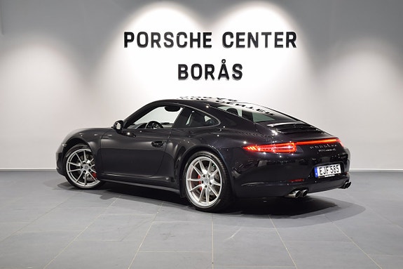Porsche 911 Carrera 4S 3 of 5