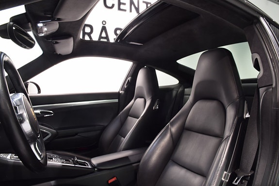 Porsche 911 Carrera 4S 9 of 17