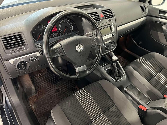 Volkswagen Golf V 9 of 14