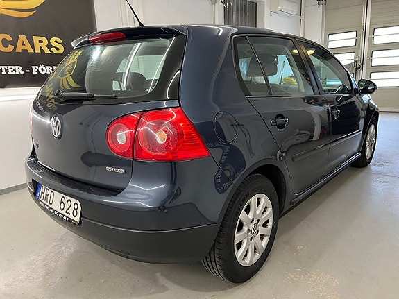 Volkswagen Golf V 2 of 14