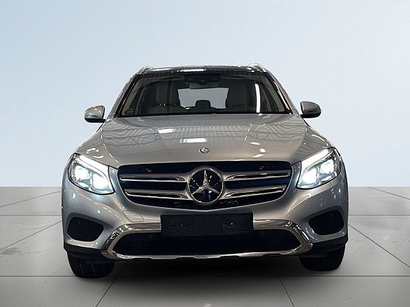 Mercedes-Benz GLC350 e 2 of 18