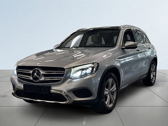 Mercedes-Benz GLC350 e 16 of 18