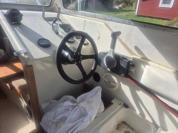 Finnsport 650AC -93 Yamaha V4 130HK -93 12 of 17