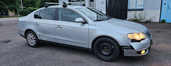 Volkswagen Passat 2 of 5
