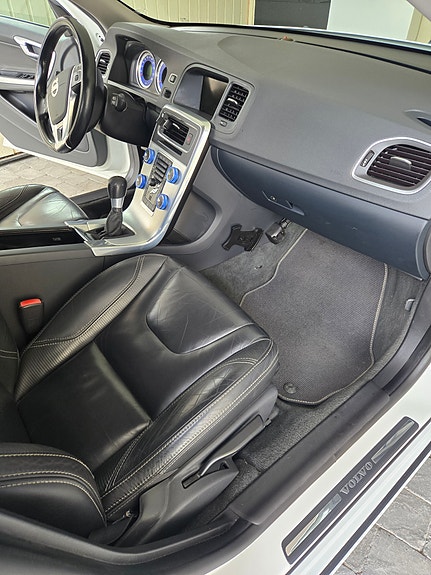 Volvo V60 8 of 9