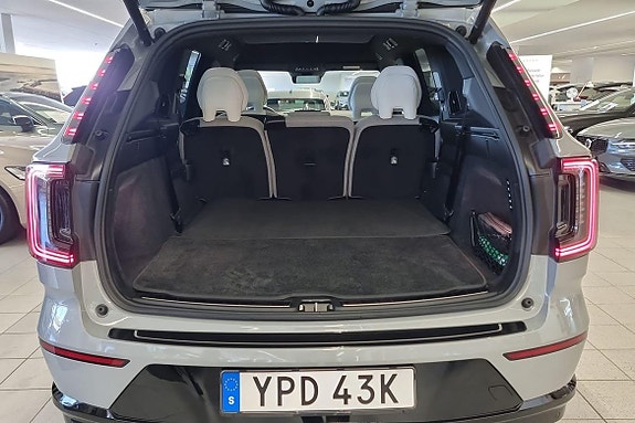 Volvo EX90 12 of 23