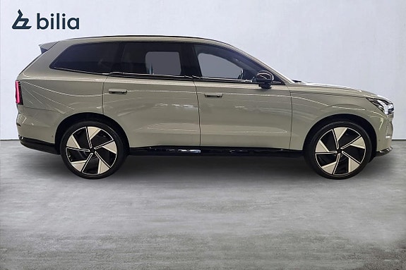 Volvo EX90 18 of 23