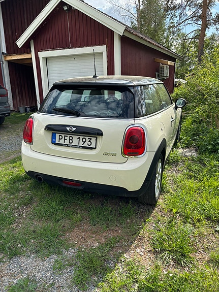 MINI Cooper 4 of 5