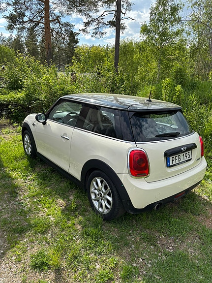 MINI Cooper 3 of 5