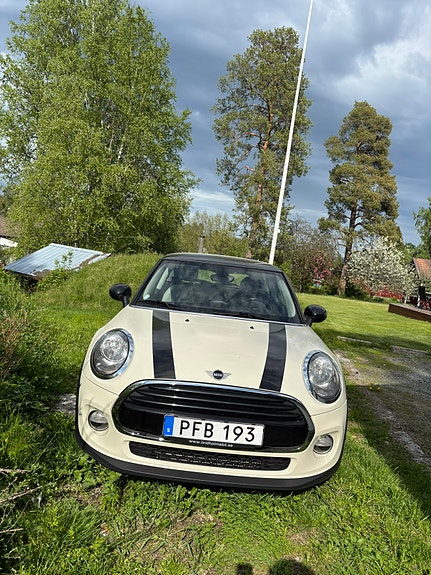 MINI Cooper 2 of 5