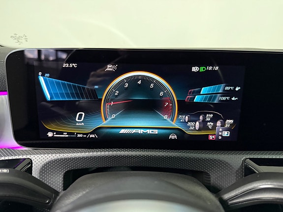 Mercedes-Benz CLA35 27 of 28