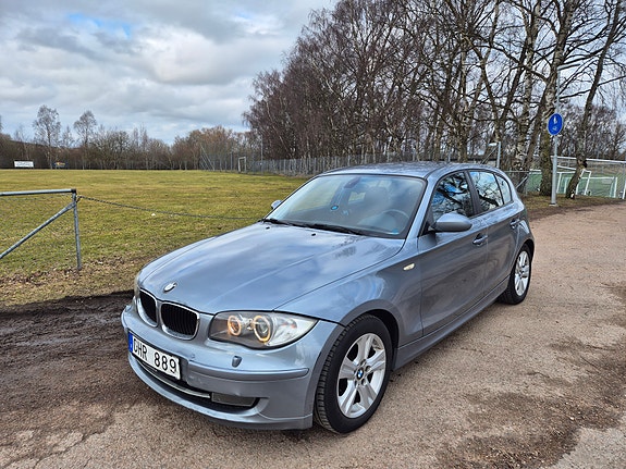 BMW 118d 2 of 5