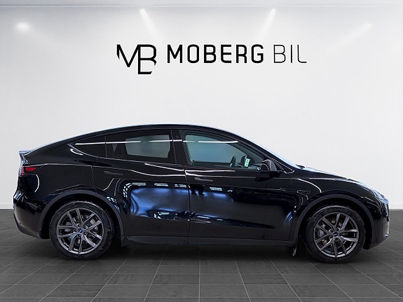 Tesla Model Y 5 of 18