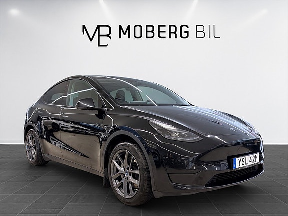Tesla Model Y 4 of 18