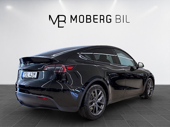 Tesla Model Y 6 of 18