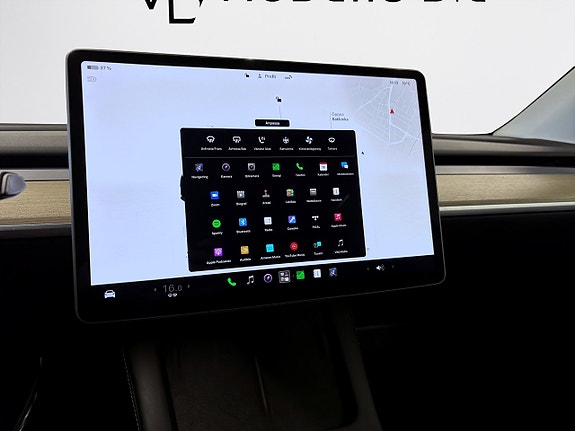 Tesla Model Y 16 of 18