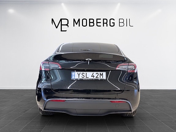 Tesla Model Y 7 of 18