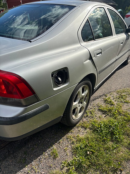Volvo S60 3 of 4
