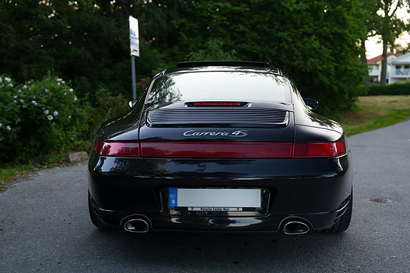 Porsche 911 Carrera 4S 3 of 5