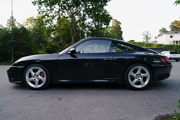 Porsche 911 Carrera 4S 4 of 5