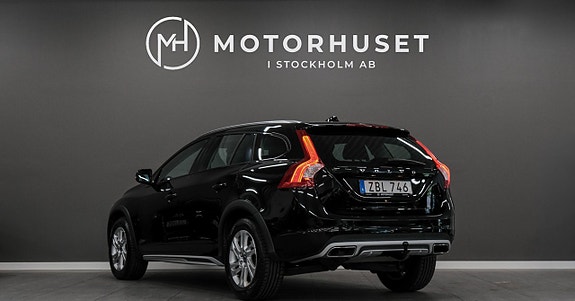 Volvo V60 Cross Country 4 of 5