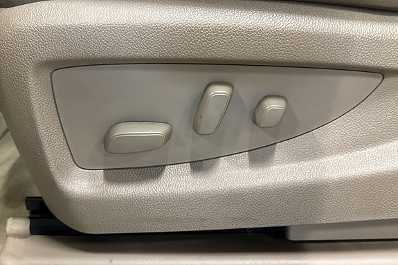 Chevrolet Suburban 12 of 26