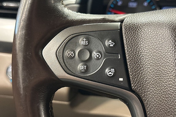 Chevrolet Suburban 11 of 26