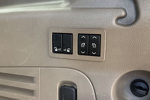 Chevrolet Suburban 26 of 26