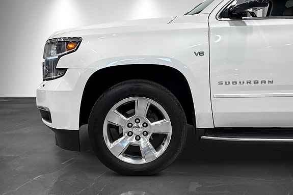 Chevrolet Suburban 2 of 5