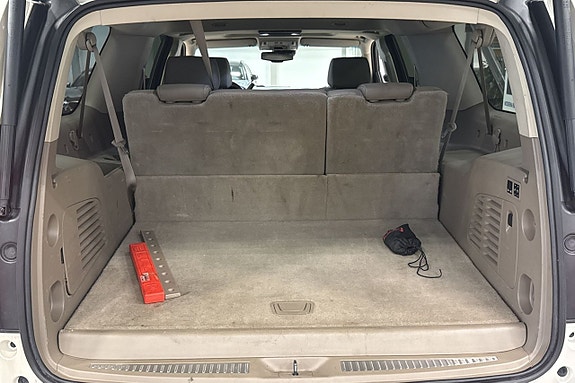 Chevrolet Suburban 25 of 26