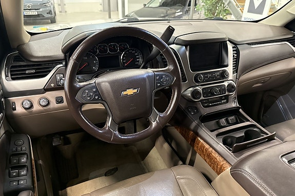 Chevrolet Suburban 9 of 26