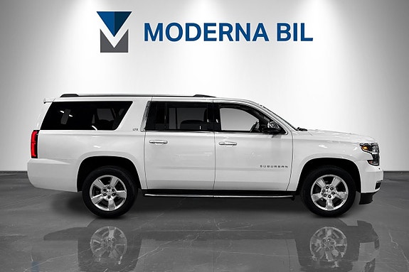 Chevrolet Suburban 7 of 26