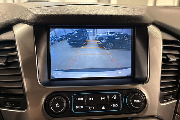 Chevrolet Suburban 17 of 26