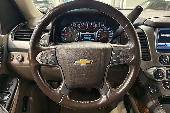 Chevrolet Suburban 10 of 26