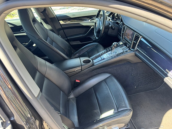 Porsche Panamera 4 8 of 8