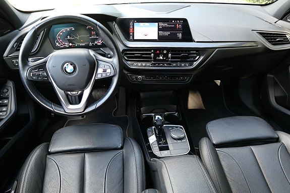 BMW 118i 9 of 18